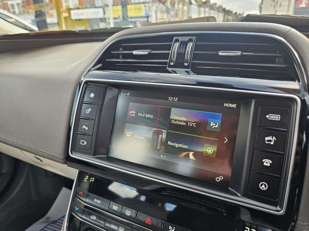 2015 JAGUAR XE 2015 JAGUAR XE