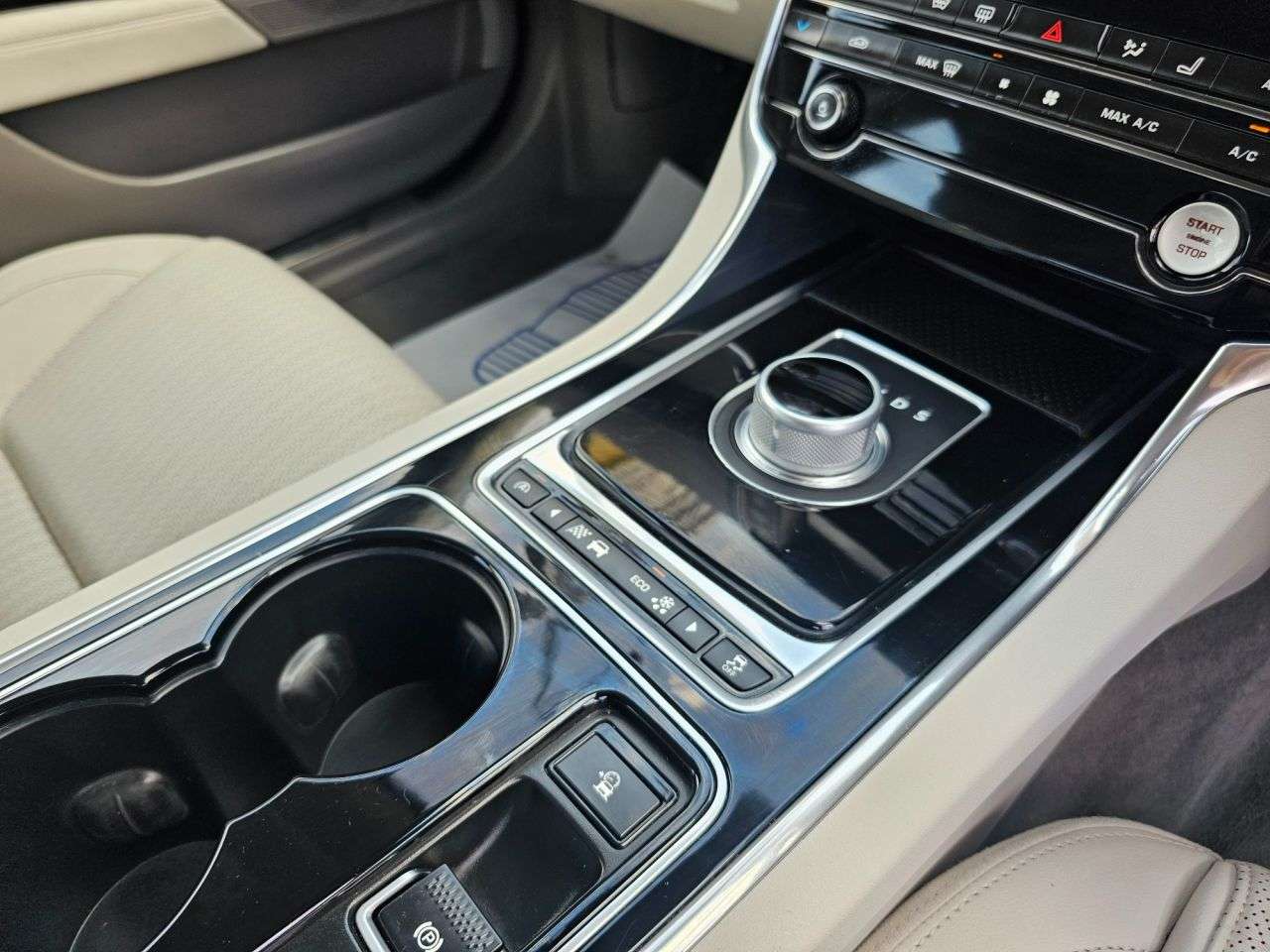 2015 JAGUAR XE 2015 JAGUAR XE