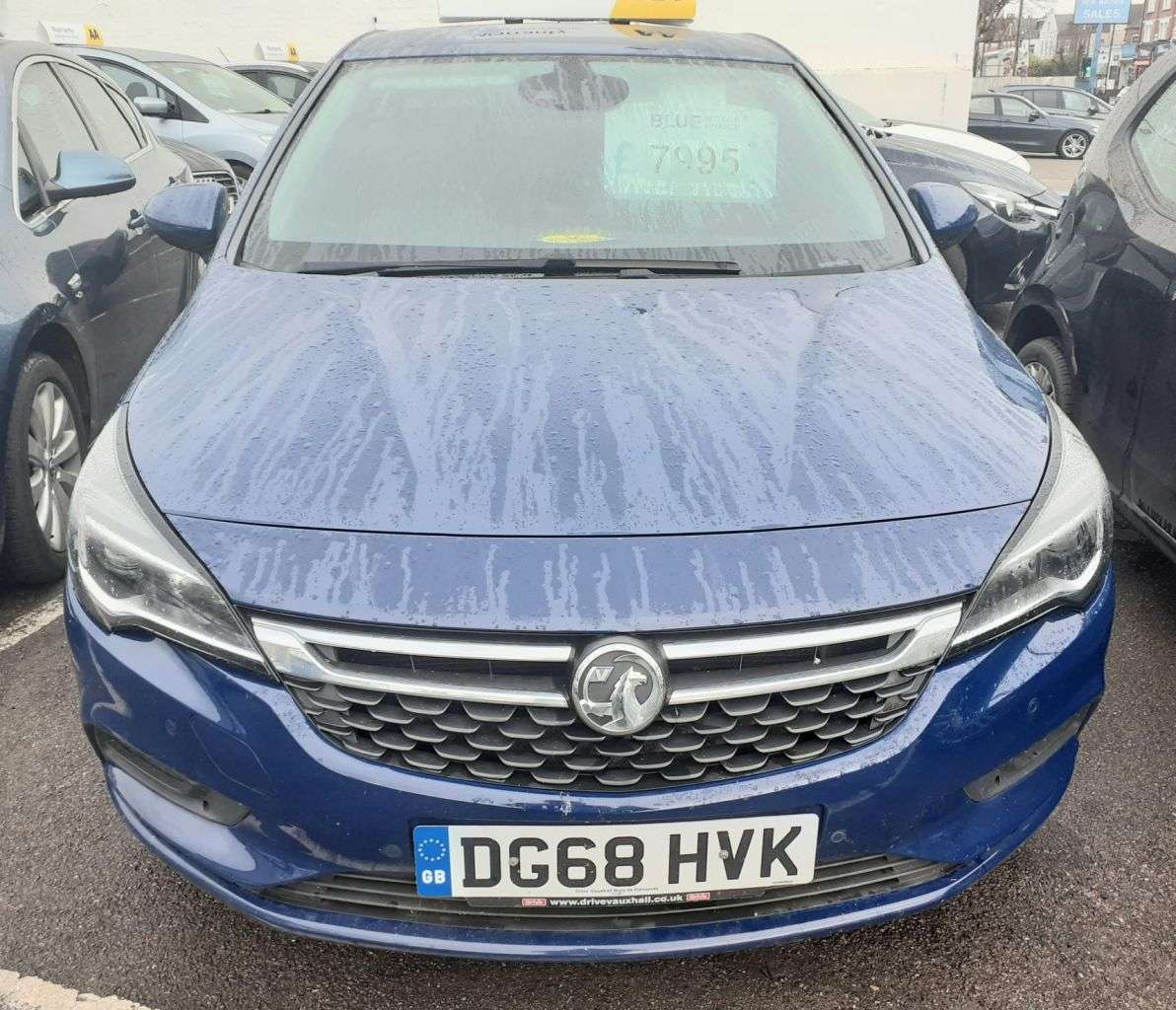 A 2018 VAUXHALL ASTRA 1.4i Turbo SRi Hatchback 5dr Petrol Manual Euro 6 (150 ps) FRONT AND REAR P A 2018 VAUXHALL ASTRA 1.4i Turbo SRi Hatchback 5dr Petrol Manual Euro 6 (150 ps) FRONT AND REAR P