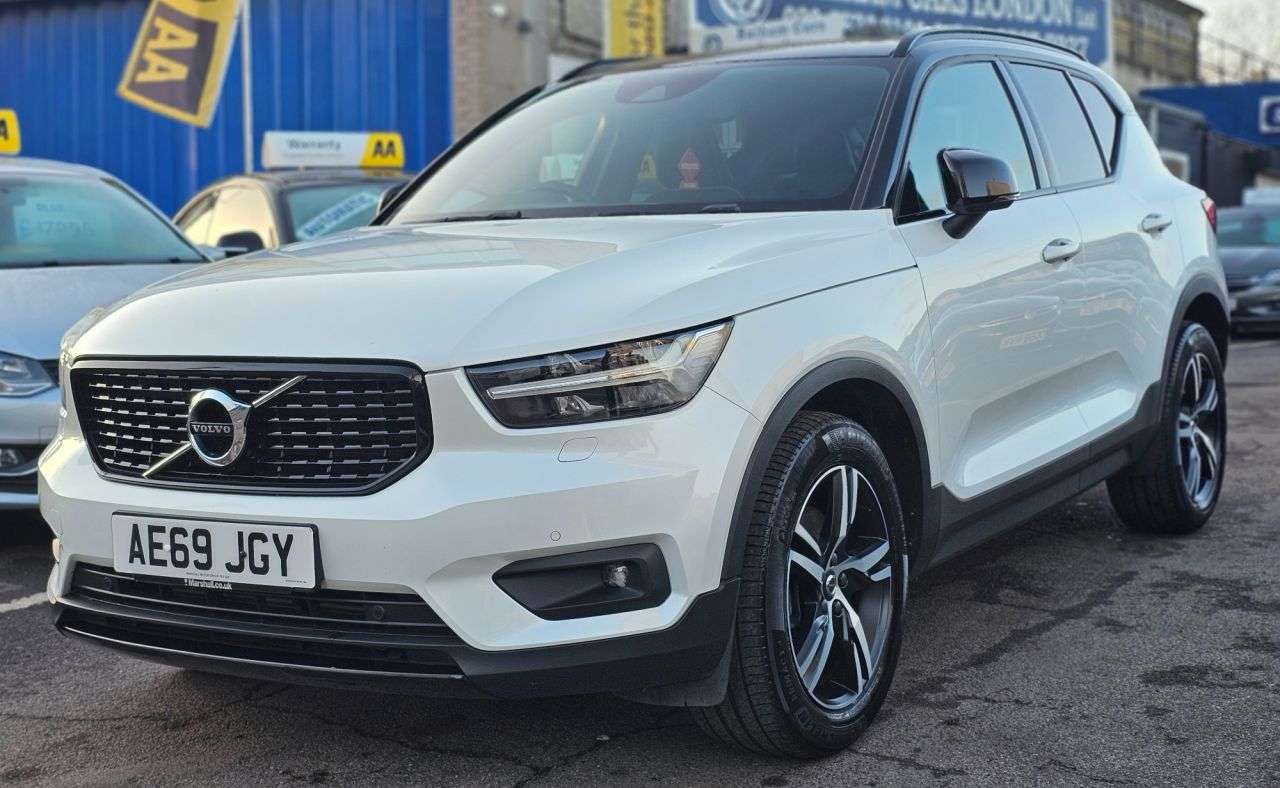 2019 VOLVO XC40 2019 VOLVO XC40