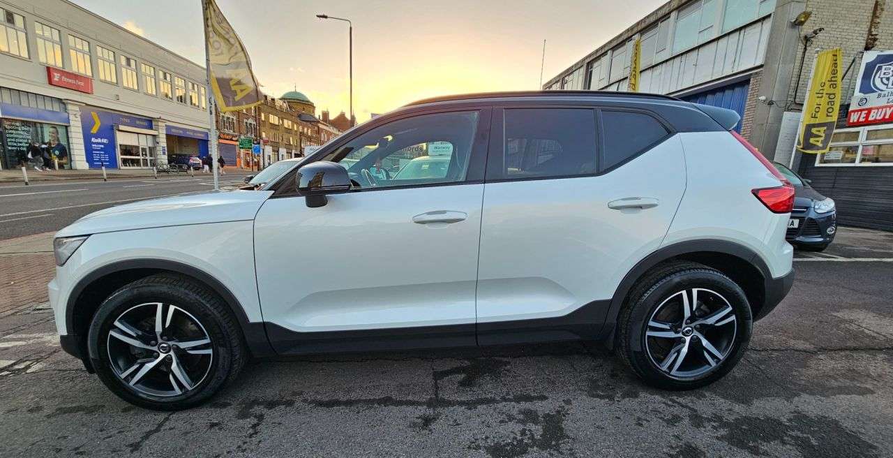 2019 VOLVO XC40 2019 VOLVO XC40