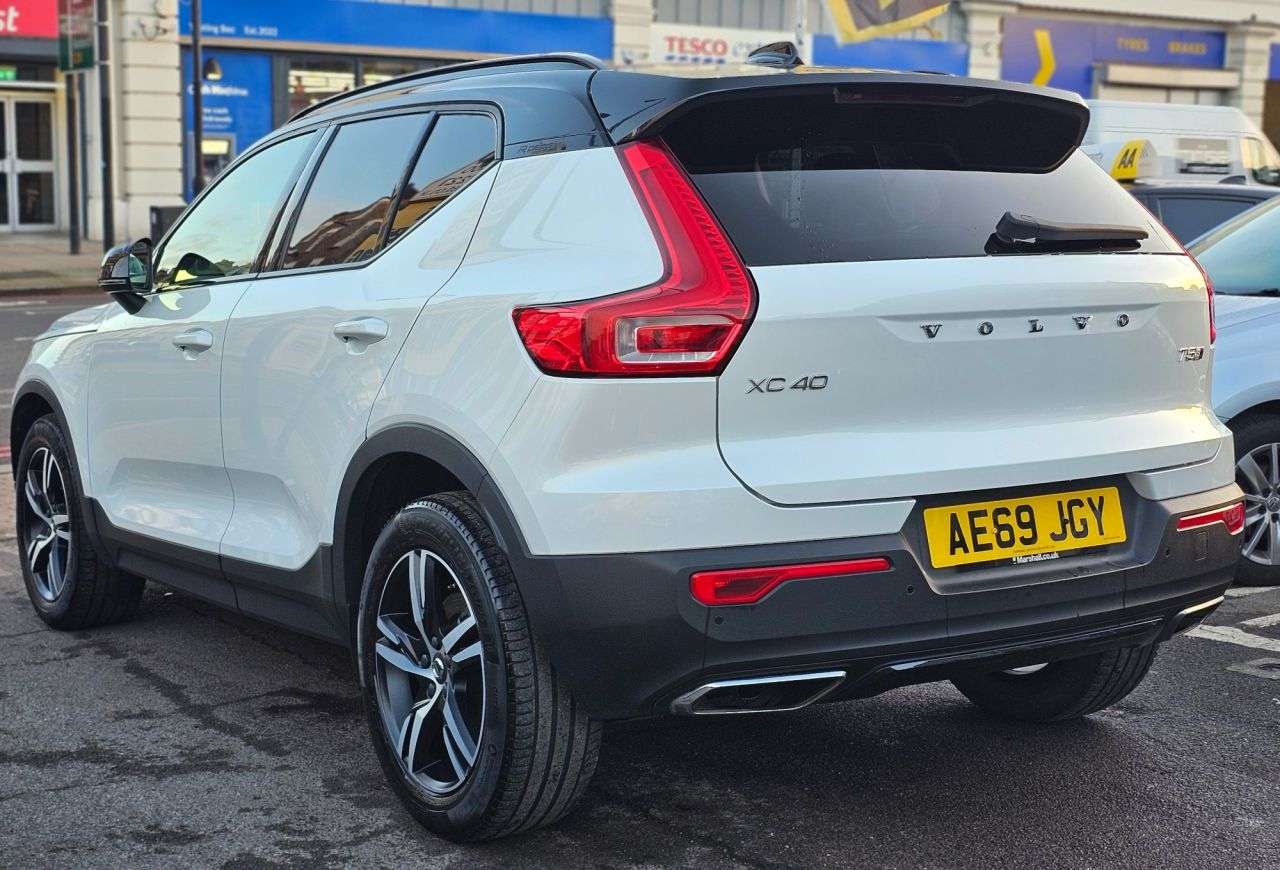 2019 VOLVO XC40 2019 VOLVO XC40