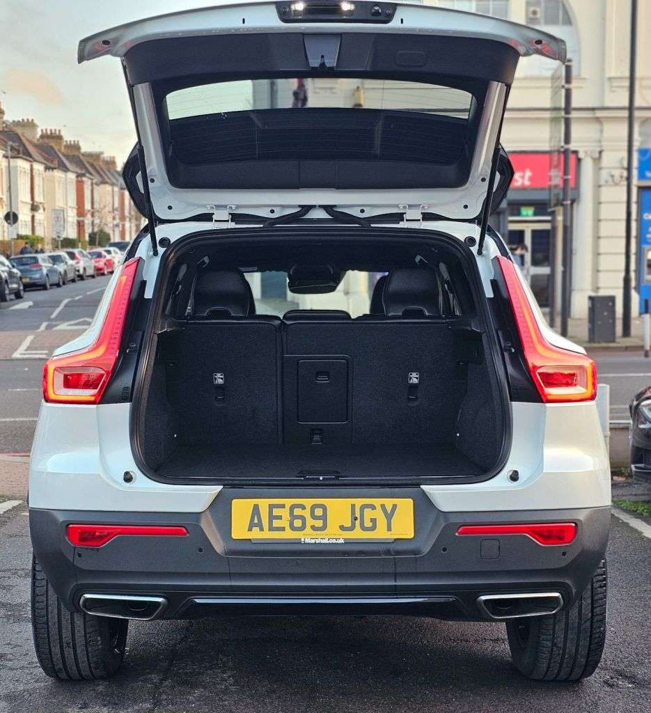 2019 VOLVO XC40 2019 VOLVO XC40