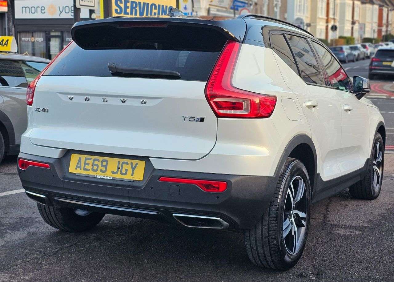 2019 VOLVO XC40 2019 VOLVO XC40