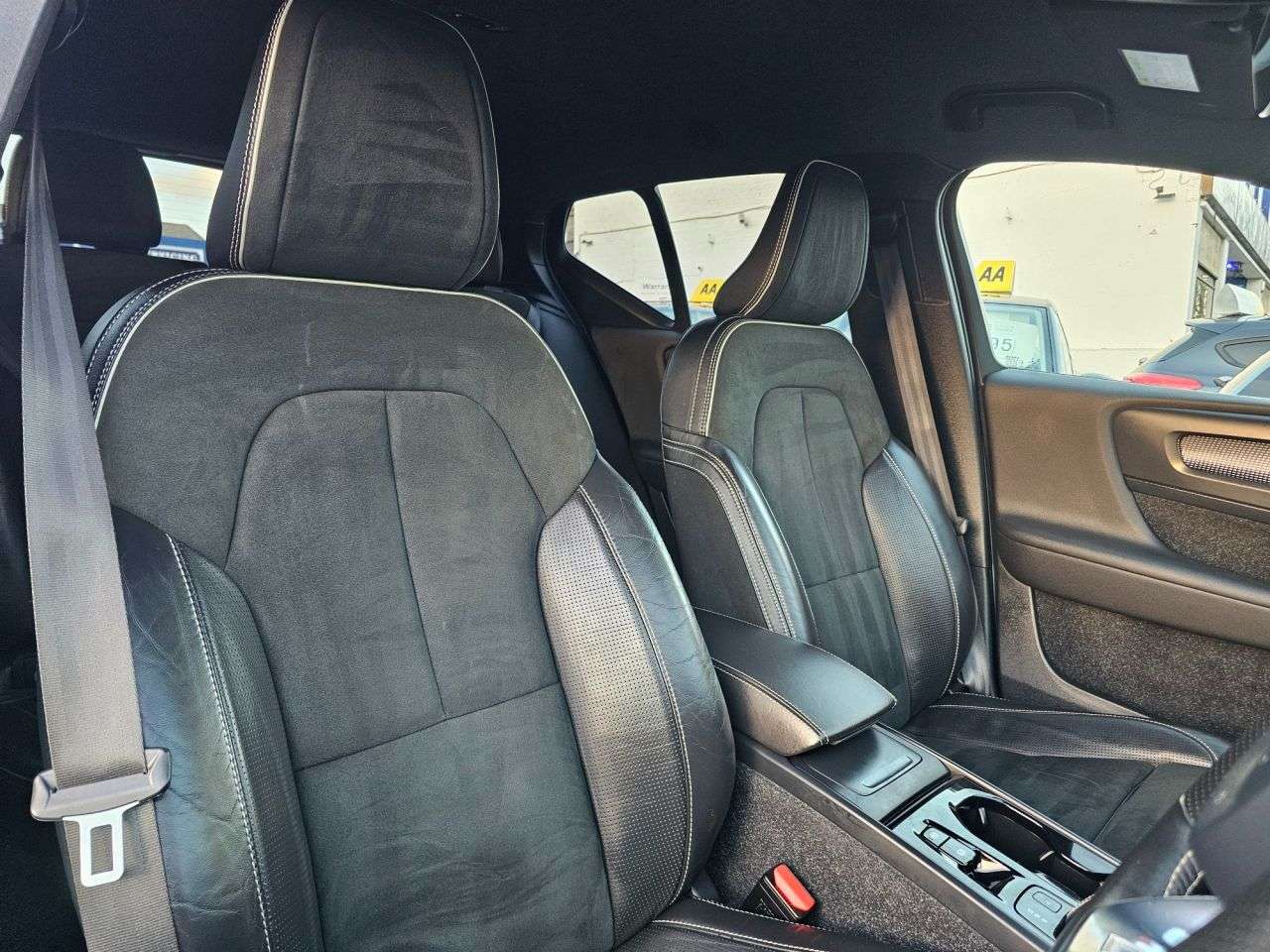 2019 VOLVO XC40 2019 VOLVO XC40