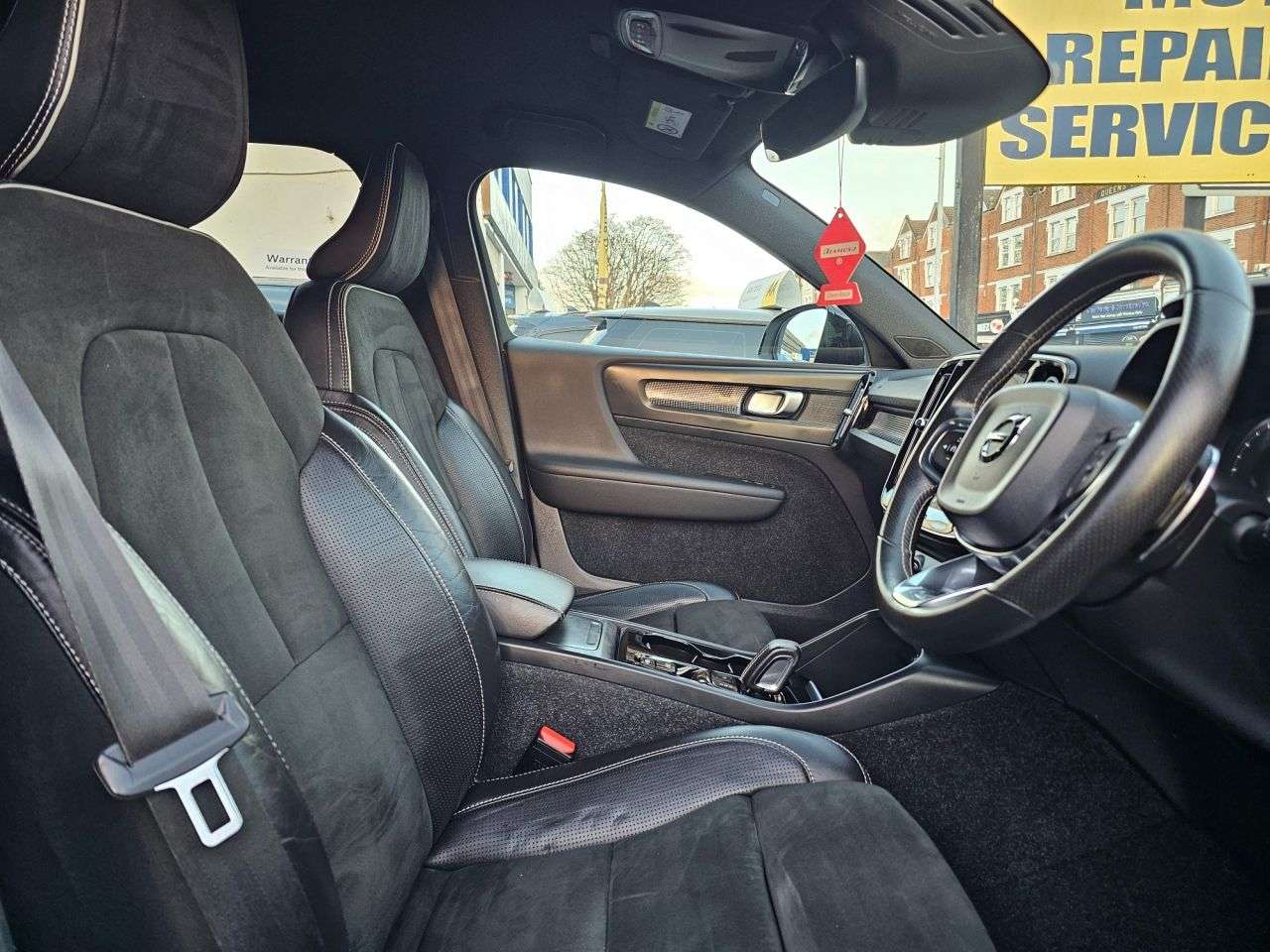 2019 VOLVO XC40 2019 VOLVO XC40