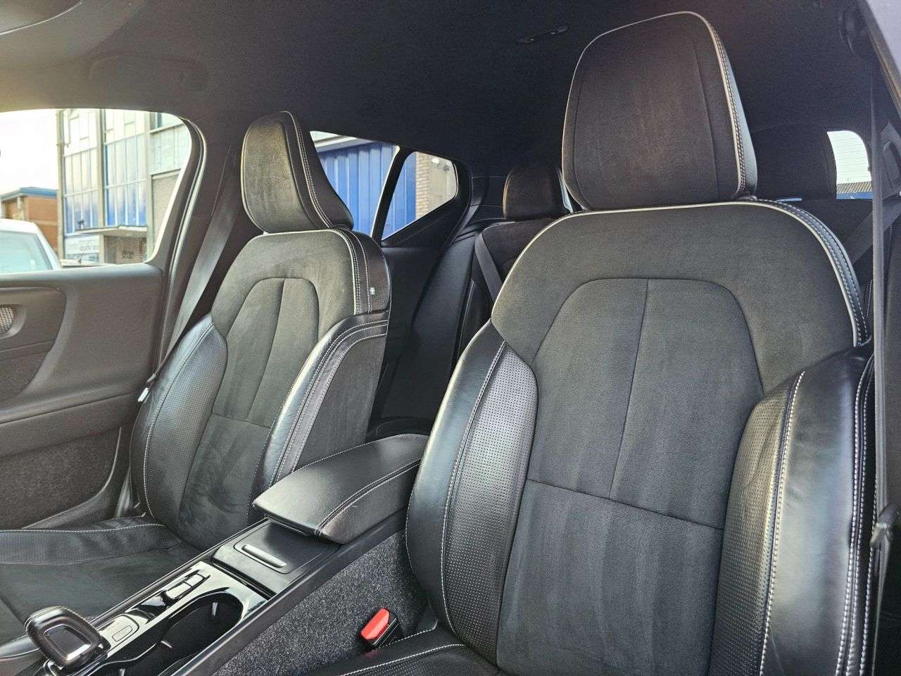 2019 VOLVO XC40 2019 VOLVO XC40