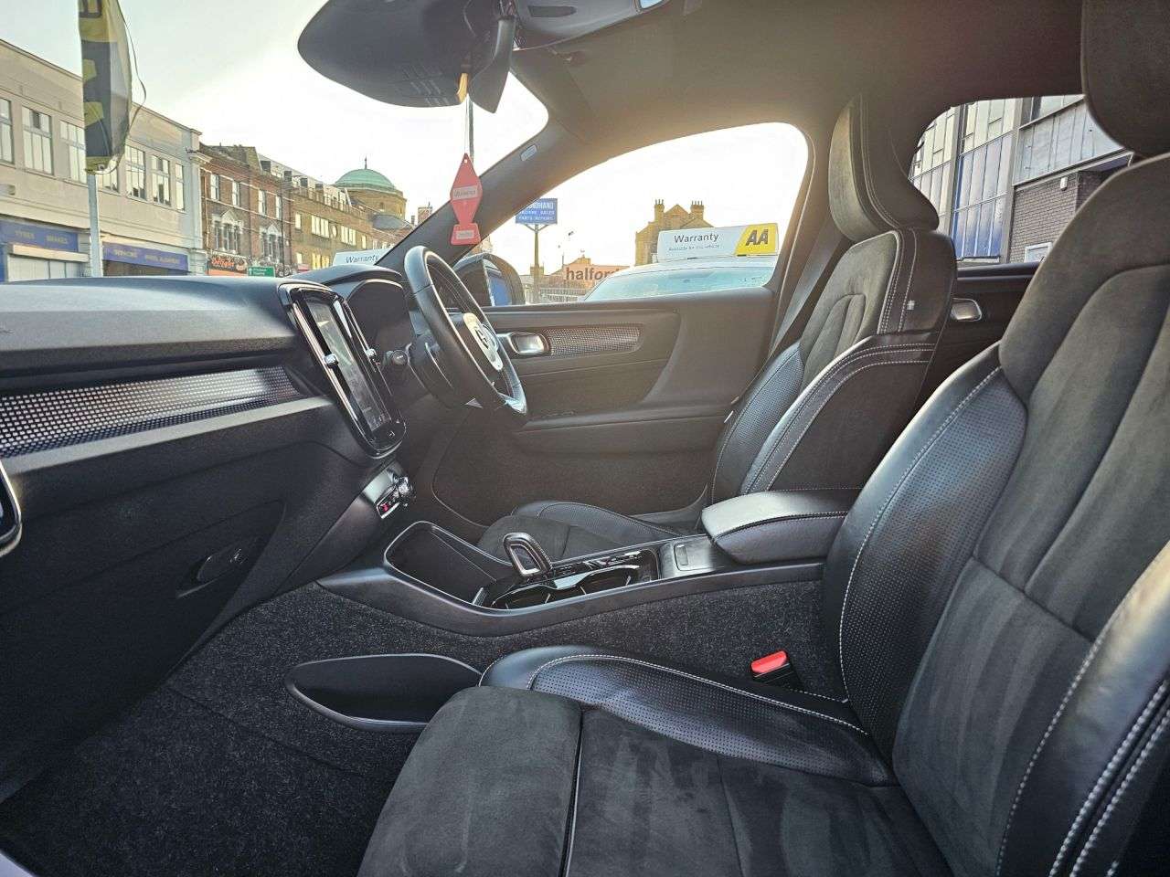 2019 VOLVO XC40 2019 VOLVO XC40