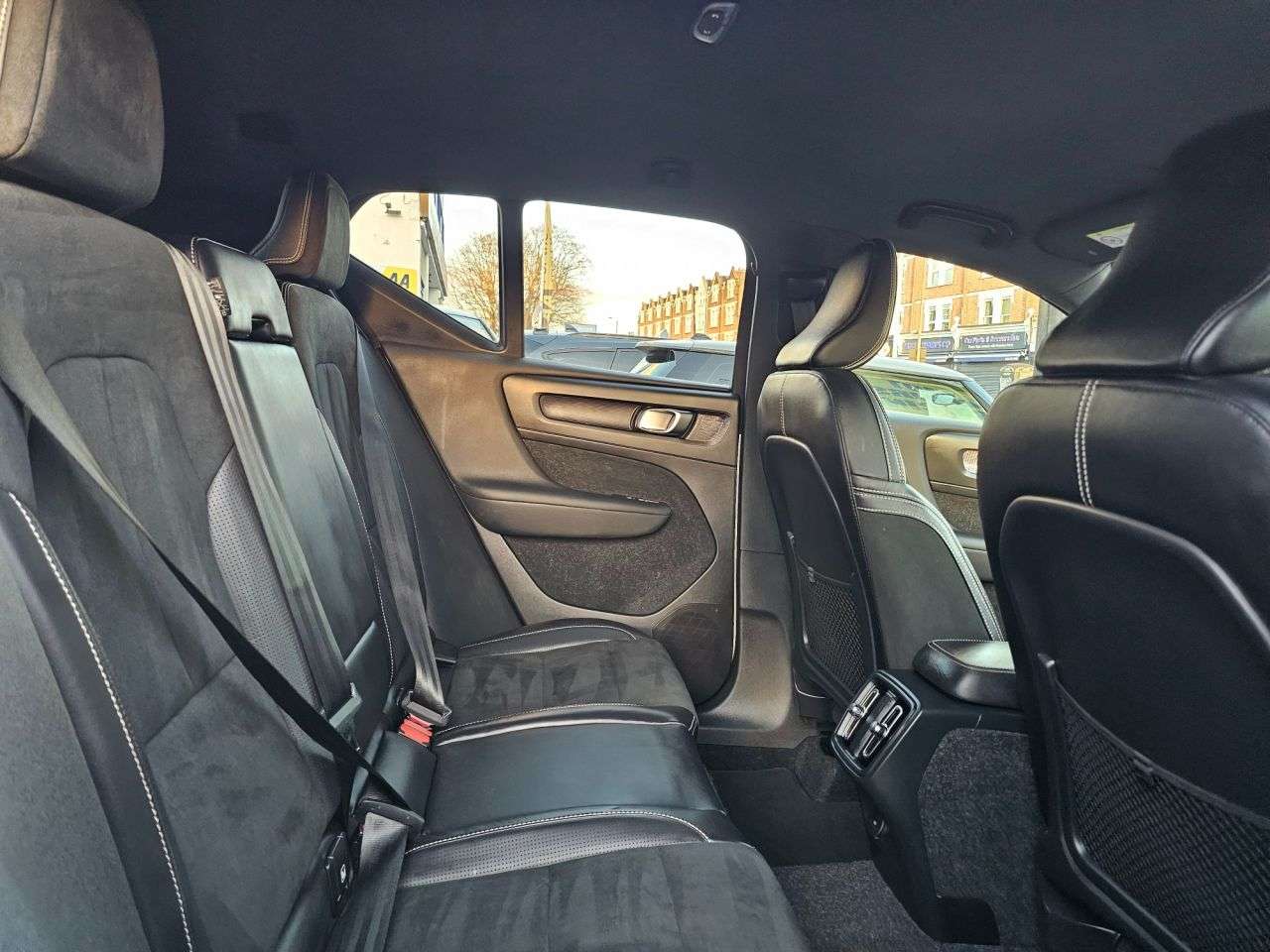 2019 VOLVO XC40 2019 VOLVO XC40