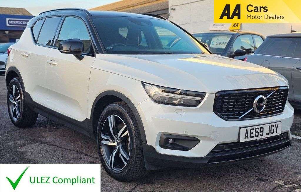 A 2019 VOLVO XC40 AUTOMATIC 2.0 T5 R-Design SUV 5dr Petrol Auto AWD Euro 6 (s/s) (247 ps) REV A 2019 VOLVO XC40 AUTOMATIC 2.0 T5 R-Design SUV 5dr Petrol Auto AWD Euro 6 (s/s) (247 ps) REV