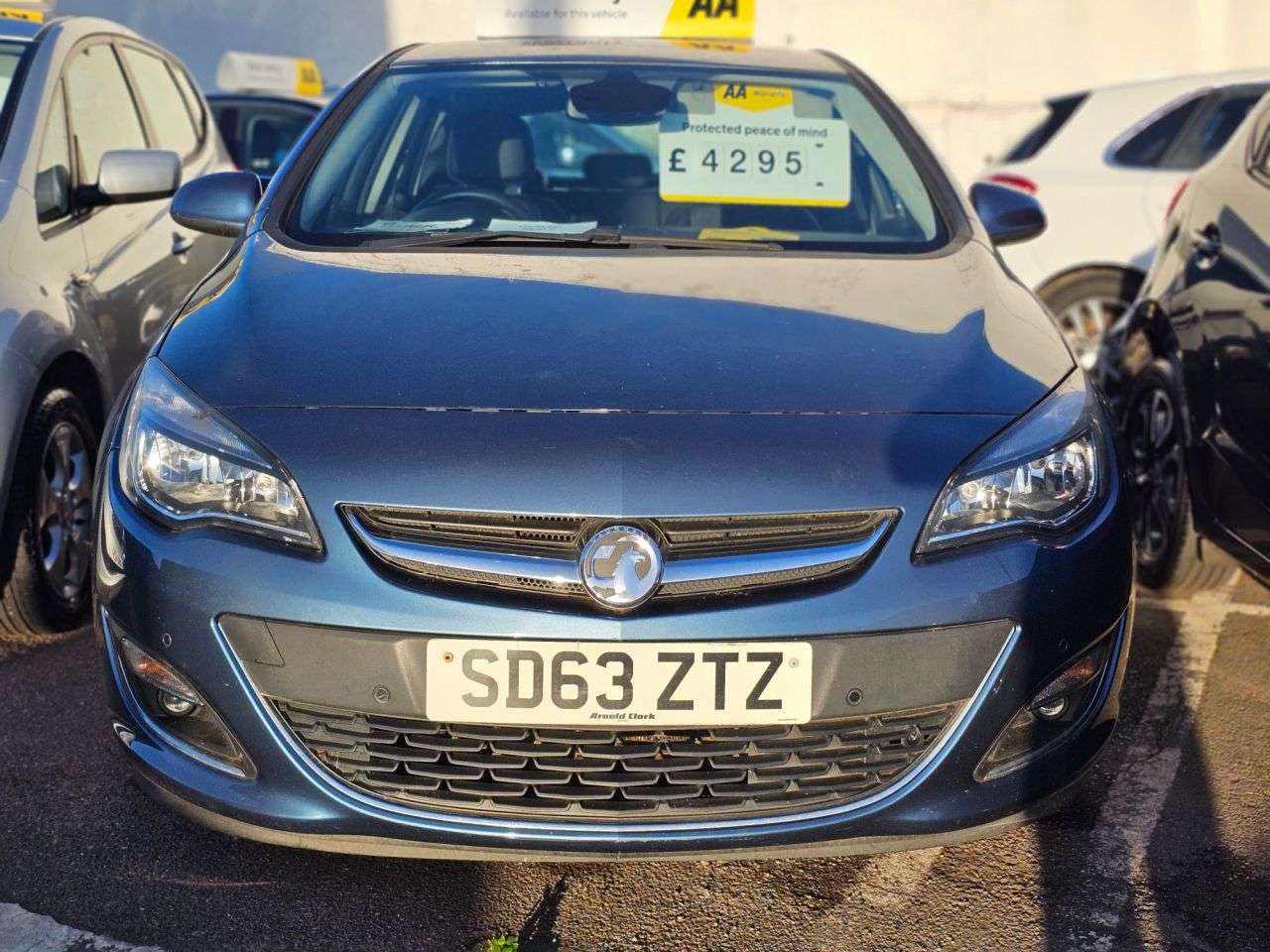 A 2013 VAUXHALL ASTRA 1.6 16v Elite Hatchback 5dr Petrol Manual Euro 5 (115 ps) FRONT AND REAR PA A 2013 VAUXHALL ASTRA 1.6 16v Elite Hatchback 5dr Petrol Manual Euro 5 (115 ps) FRONT AND REAR PA