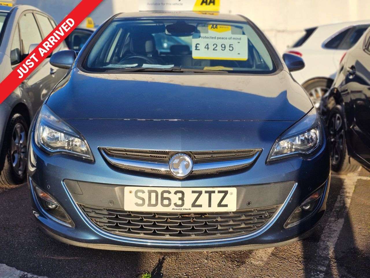 A 2013 VAUXHALL ASTRA 1.6 16v Elite Hatchback 5dr Petrol Manual Euro 5 (115 ps) FRONT AND REAR PA A 2013 VAUXHALL ASTRA 1.6 16v Elite Hatchback 5dr Petrol Manual Euro 5 (115 ps) FRONT AND REAR PA