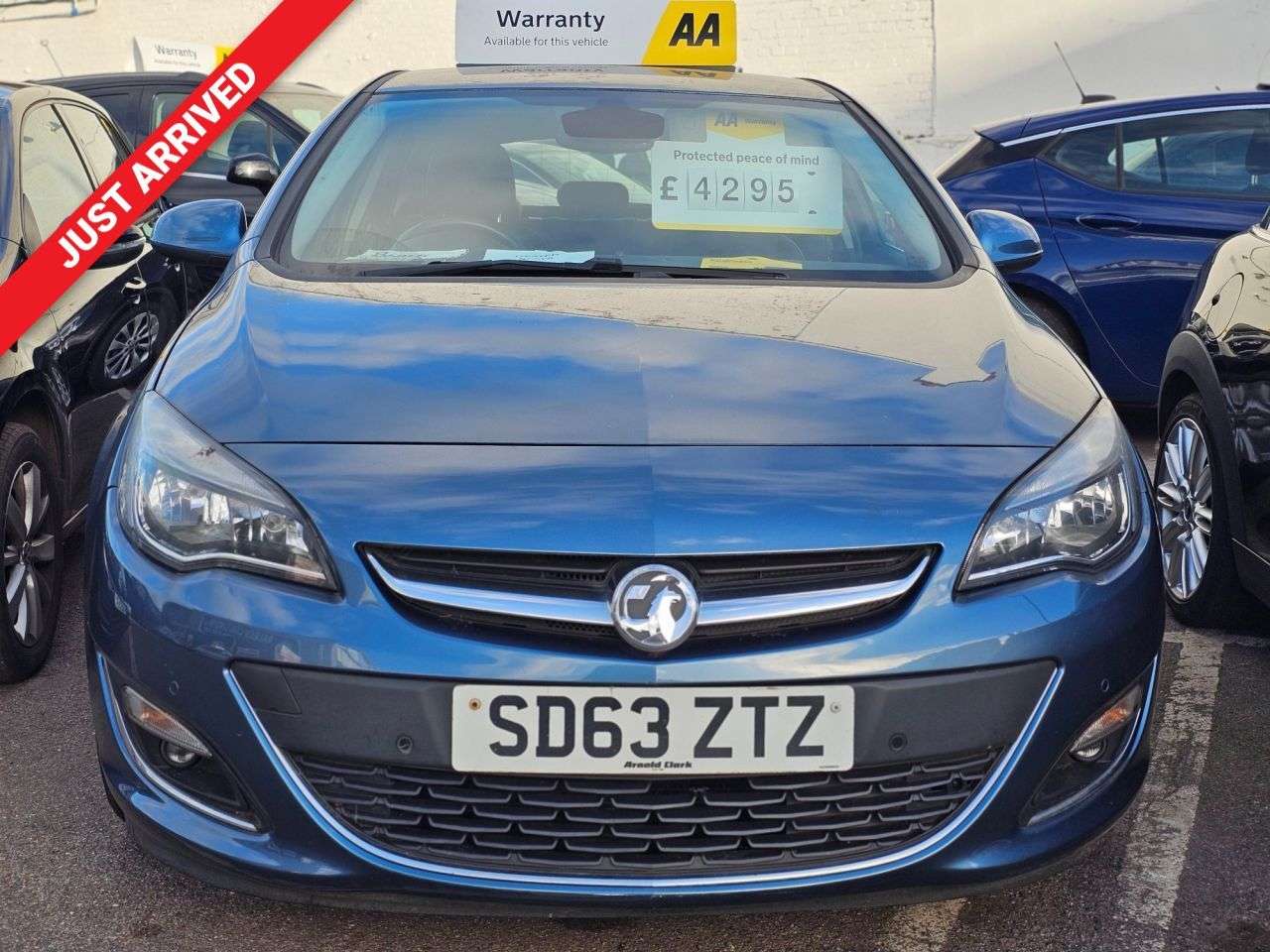 A 2013 VAUXHALL ASTRA 1.6 16v Elite Hatchback 5dr Petrol Manual Euro 5 (115 ps) FRONT AND REAR PA A 2013 VAUXHALL ASTRA 1.6 16v Elite Hatchback 5dr Petrol Manual Euro 5 (115 ps) FRONT AND REAR PA