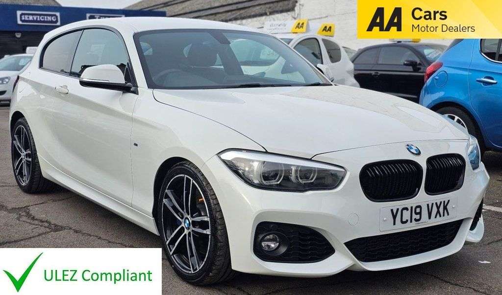 A 2019 BMW 1 SERIES 1.5 118i M Sport Shadow Edition Hatchback 3dr Petrol Manual Euro 6 (s/s) (1 A 2019 BMW 1 SERIES 1.5 118i M Sport Shadow Edition Hatchback 3dr Petrol Manual Euro 6 (s/s) (1