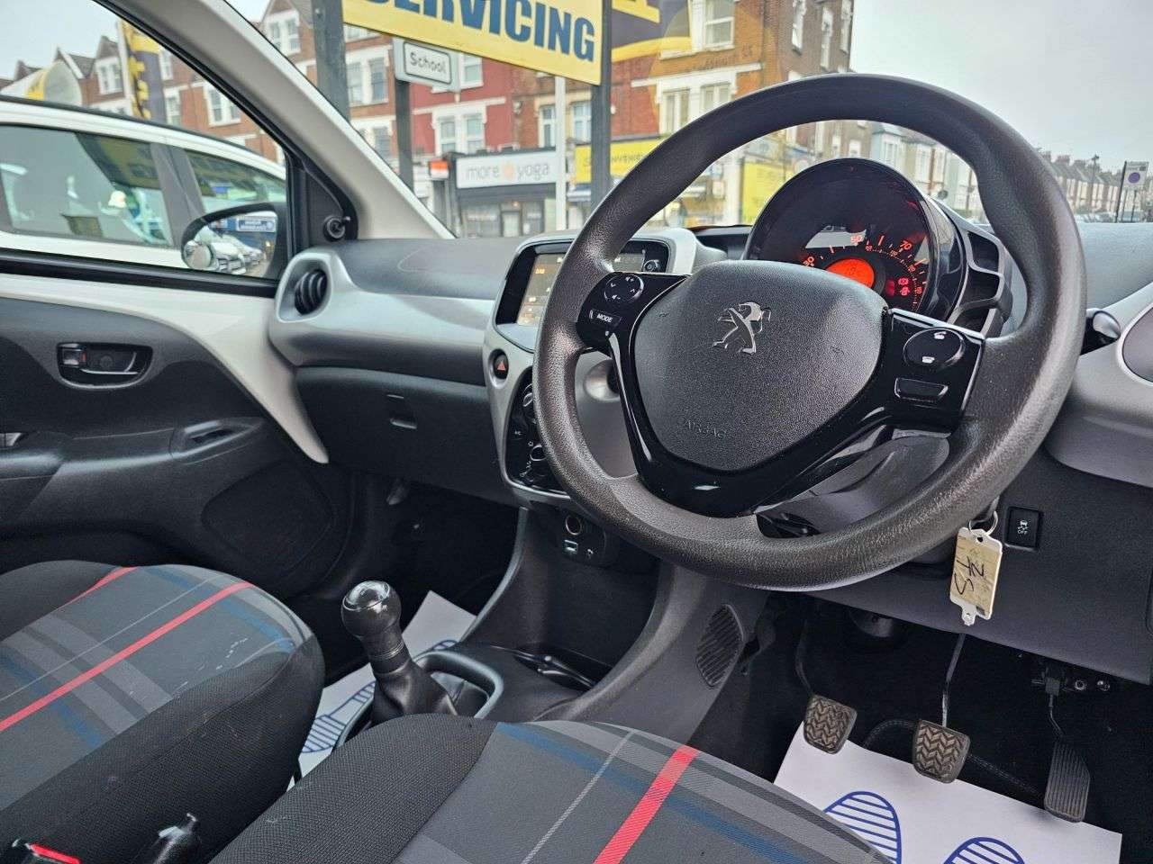 2015 PEUGEOT 108 2015 PEUGEOT 108