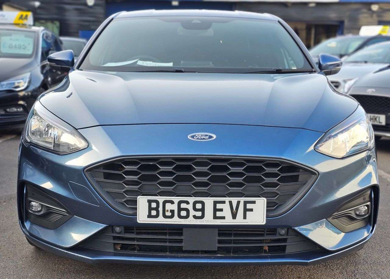 A 2019 FORD FOCUS 1.0T EcoBoost ST-Line X Hatchback 5dr Petrol Manual Euro 6 (s/s) (125 ps) H A 2019 FORD FOCUS 1.0T EcoBoost ST-Line X Hatchback 5dr Petrol Manual Euro 6 (s/s) (125 ps) H