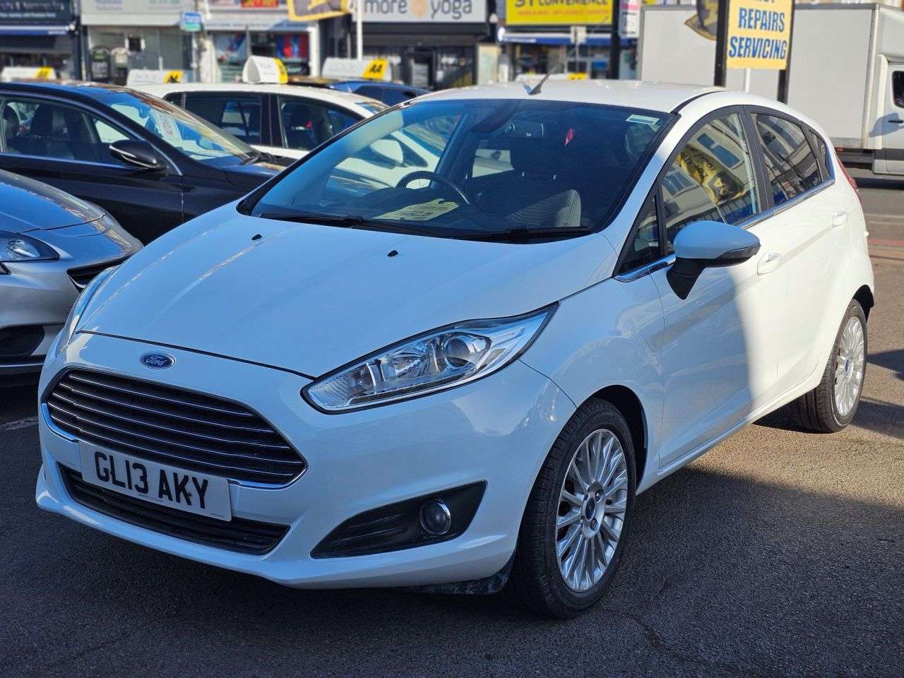 A 2013 FORD FIESTA 1.0T EcoBoost Titanium Hatchback 5dr Petrol Manual Euro 5 (s/s) (125 ps) PR A 2013 FORD FIESTA 1.0T EcoBoost Titanium Hatchback 5dr Petrol Manual Euro 5 (s/s) (125 ps) PR