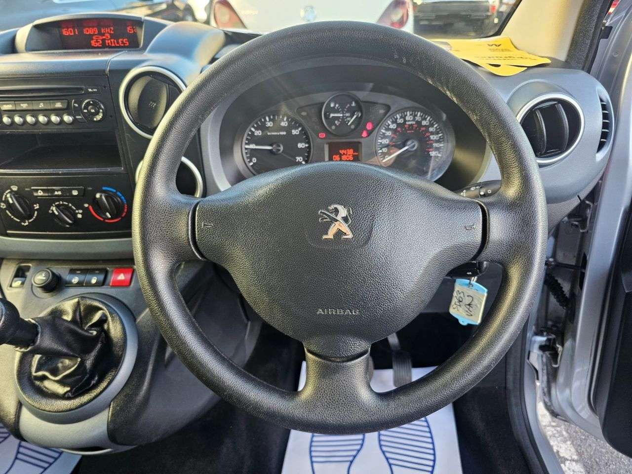 2014 PEUGEOT PARTNER TEPEE 2014 PEUGEOT PARTNER TEPEE