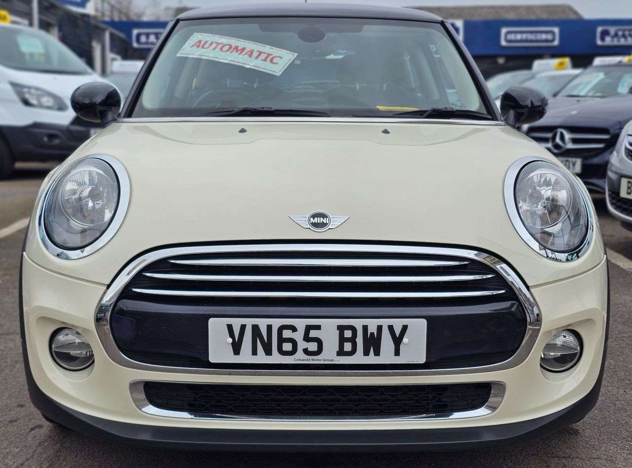 A 2015 MINI HATCH AUTOMATIC 1.5 Cooper Hatchback 3dr Petrol Auto Euro 6 (s/s) (136 ps) REAR P A 2015 MINI HATCH AUTOMATIC 1.5 Cooper Hatchback 3dr Petrol Auto Euro 6 (s/s) (136 ps) REAR P