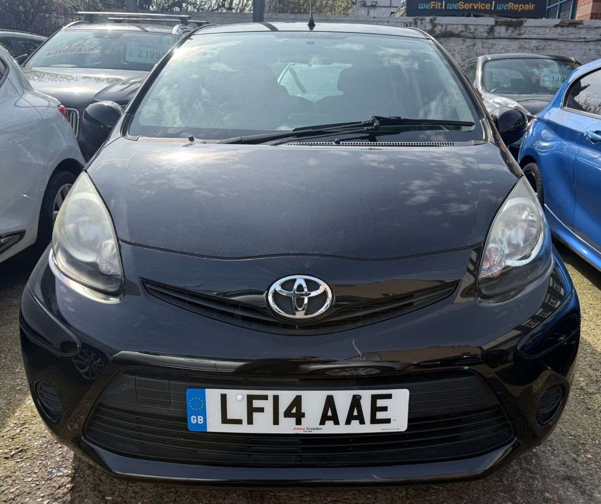 A 2014 TOYOTA AYGO AUTOMATIC 1.0 VVT-i Move Hatchback 5dr Petrol MultiMode Euro 5 (68 ps) FULL A 2014 TOYOTA AYGO AUTOMATIC 1.0 VVT-i Move Hatchback 5dr Petrol MultiMode Euro 5 (68 ps) FULL