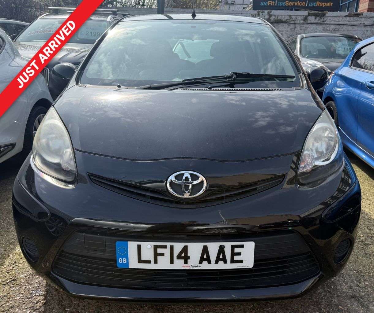 A 2014 TOYOTA AYGO AUTOMATIC 1.0 VVT-i Move Hatchback 5dr Petrol MultiMode Euro 5 (68 ps) FULL A 2014 TOYOTA AYGO AUTOMATIC 1.0 VVT-i Move Hatchback 5dr Petrol MultiMode Euro 5 (68 ps) FULL