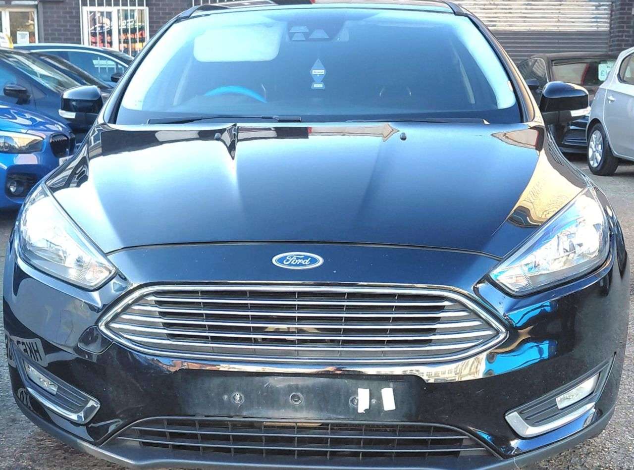 A 2016 FORD FOCUS 1.6 Titanium Hatchback 5dr Petrol Powershift Euro 6 (125 ps) FRONT/REAR SEN A 2016 FORD FOCUS 1.6 Titanium Hatchback 5dr Petrol Powershift Euro 6 (125 ps) FRONT/REAR SEN