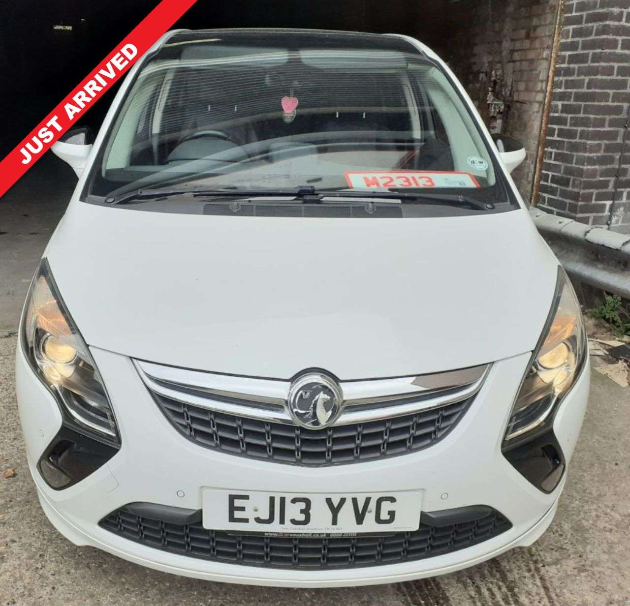A 2013 VAUXHALL ZAFIRA TOURER 7 SEATER 1.4T 16V Elite MPV 5dr Petrol Manual Euro 5 (140 ps) PANORAMIC ROO A 2013 VAUXHALL ZAFIRA TOURER 7 SEATER 1.4T 16V Elite MPV 5dr Petrol Manual Euro 5 (140 ps) PANORAMIC ROO
