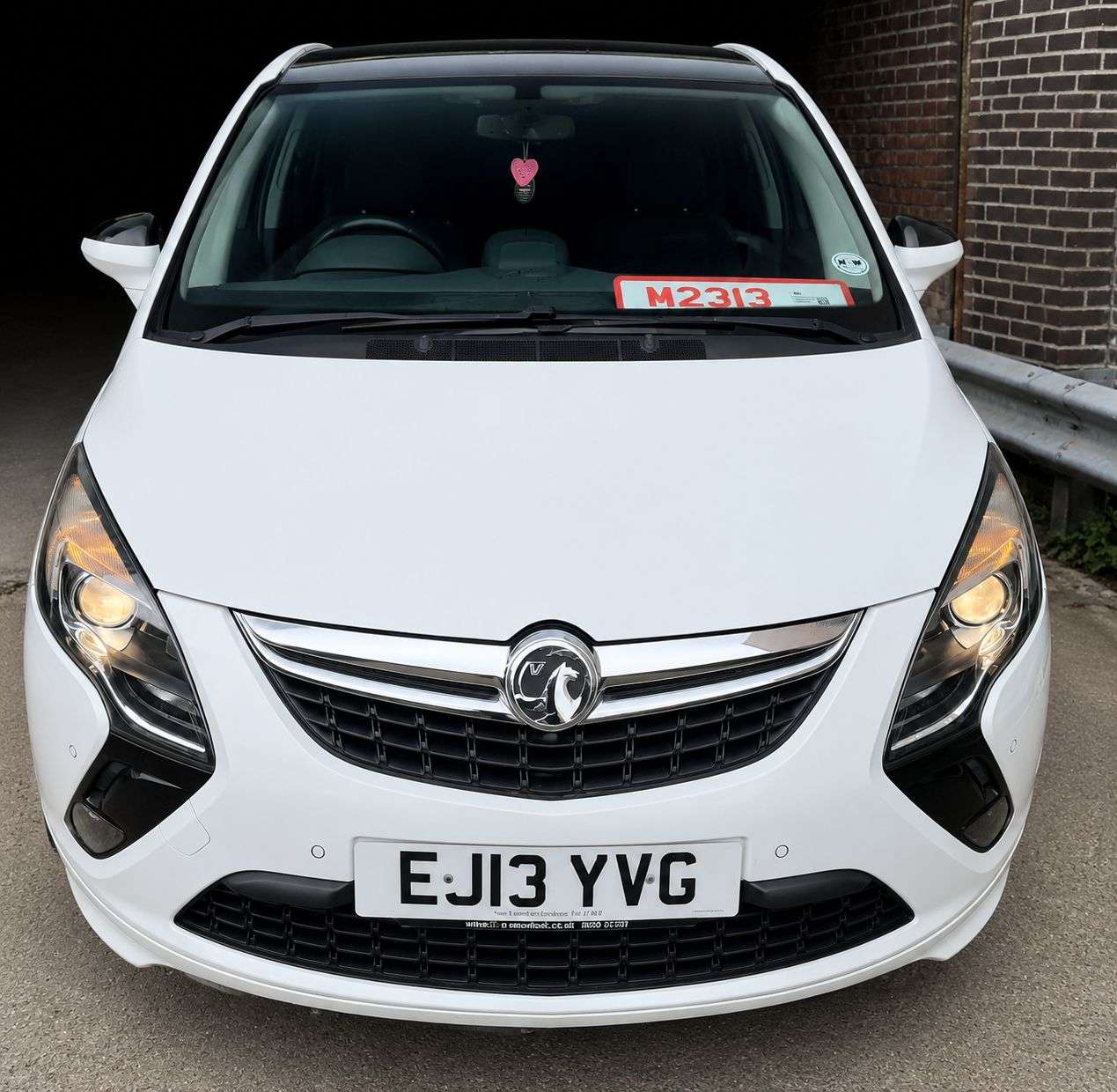 A 2013 VAUXHALL ZAFIRA TOURER 7 SEATER 1.4T 16V Elite MPV 5dr Petrol Manual Euro 5 (140 ps) PANORAMIC ROO A 2013 VAUXHALL ZAFIRA TOURER 7 SEATER 1.4T 16V Elite MPV 5dr Petrol Manual Euro 5 (140 ps) PANORAMIC ROO