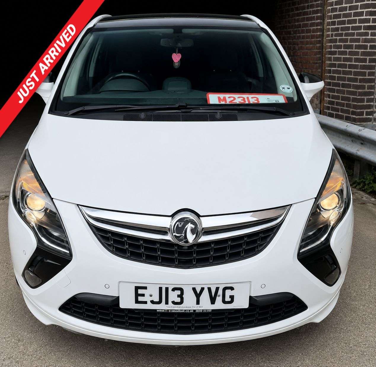 A 2013 VAUXHALL ZAFIRA TOURER 7 SEATER 1.4T 16V Elite MPV 5dr Petrol Manual Euro 5 (140 ps) PANORAMIC ROO A 2013 VAUXHALL ZAFIRA TOURER 7 SEATER 1.4T 16V Elite MPV 5dr Petrol Manual Euro 5 (140 ps) PANORAMIC ROO