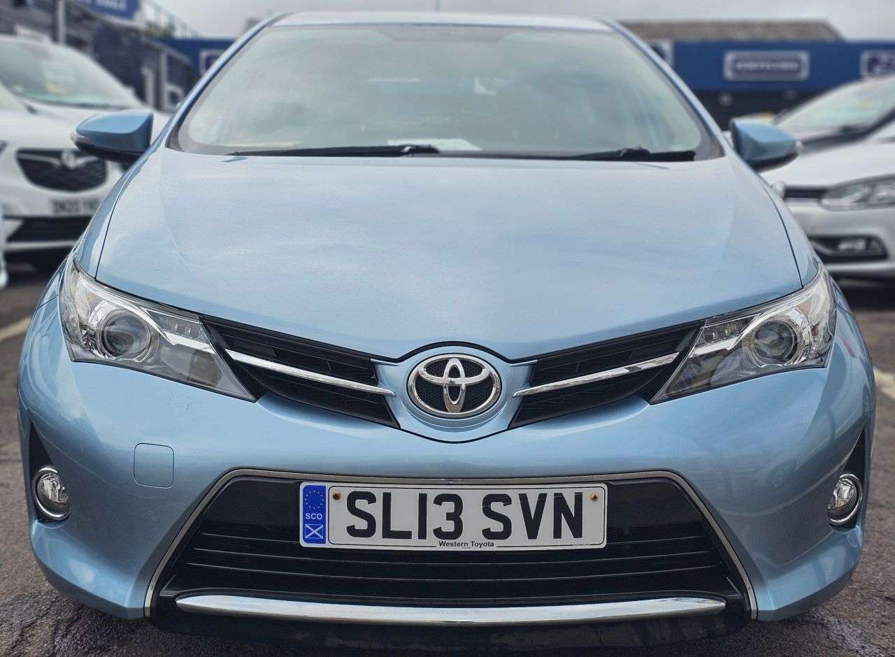 A 2013 TOYOTA AURIS 1.33 Dual VVT-i Icon Hatchback 5dr Petrol Manual Euro 5 (s/s) (101 ps) REVE A 2013 TOYOTA AURIS 1.33 Dual VVT-i Icon Hatchback 5dr Petrol Manual Euro 5 (s/s) (101 ps) REVE