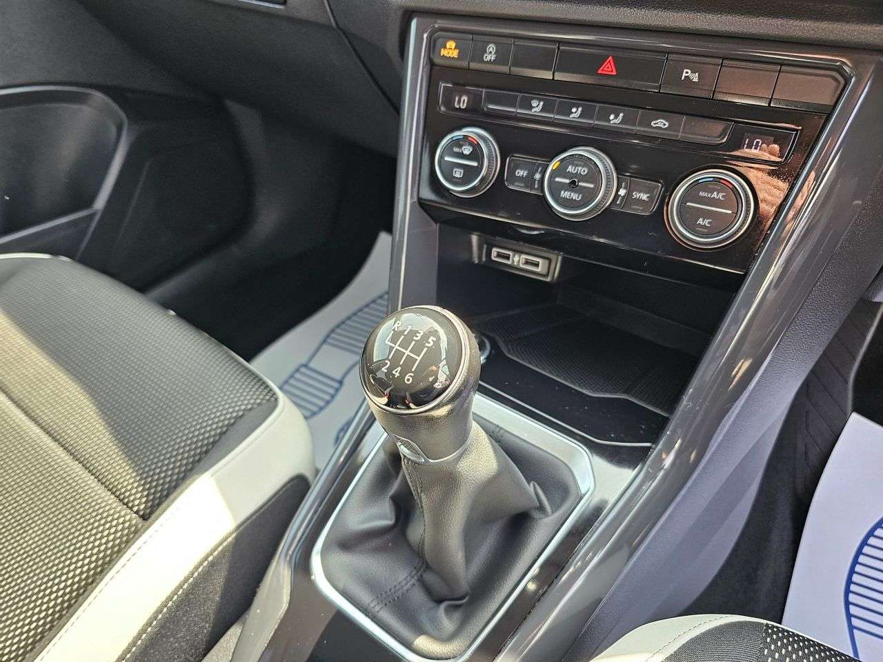 2018 VOLKSWAGEN T-ROC 2018 VOLKSWAGEN T-ROC