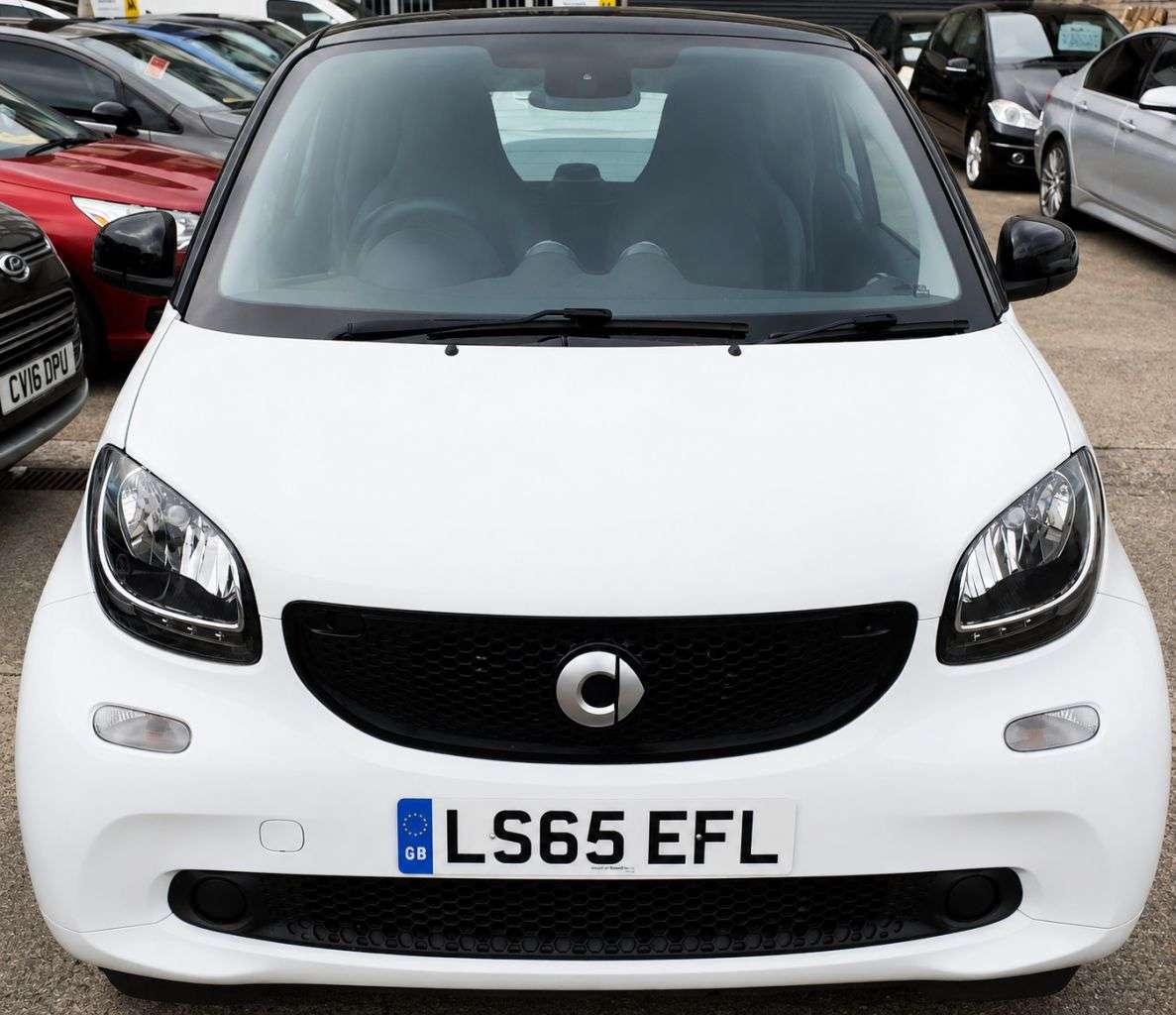 A 2015 SMART FORTWO AUTOMATIC 1.0 Prime (Premium) Coupe 2dr Petrol Twinamic Euro 6 (s/s) (71 ps A 2015 SMART FORTWO AUTOMATIC 1.0 Prime (Premium) Coupe 2dr Petrol Twinamic Euro 6 (s/s) (71 ps