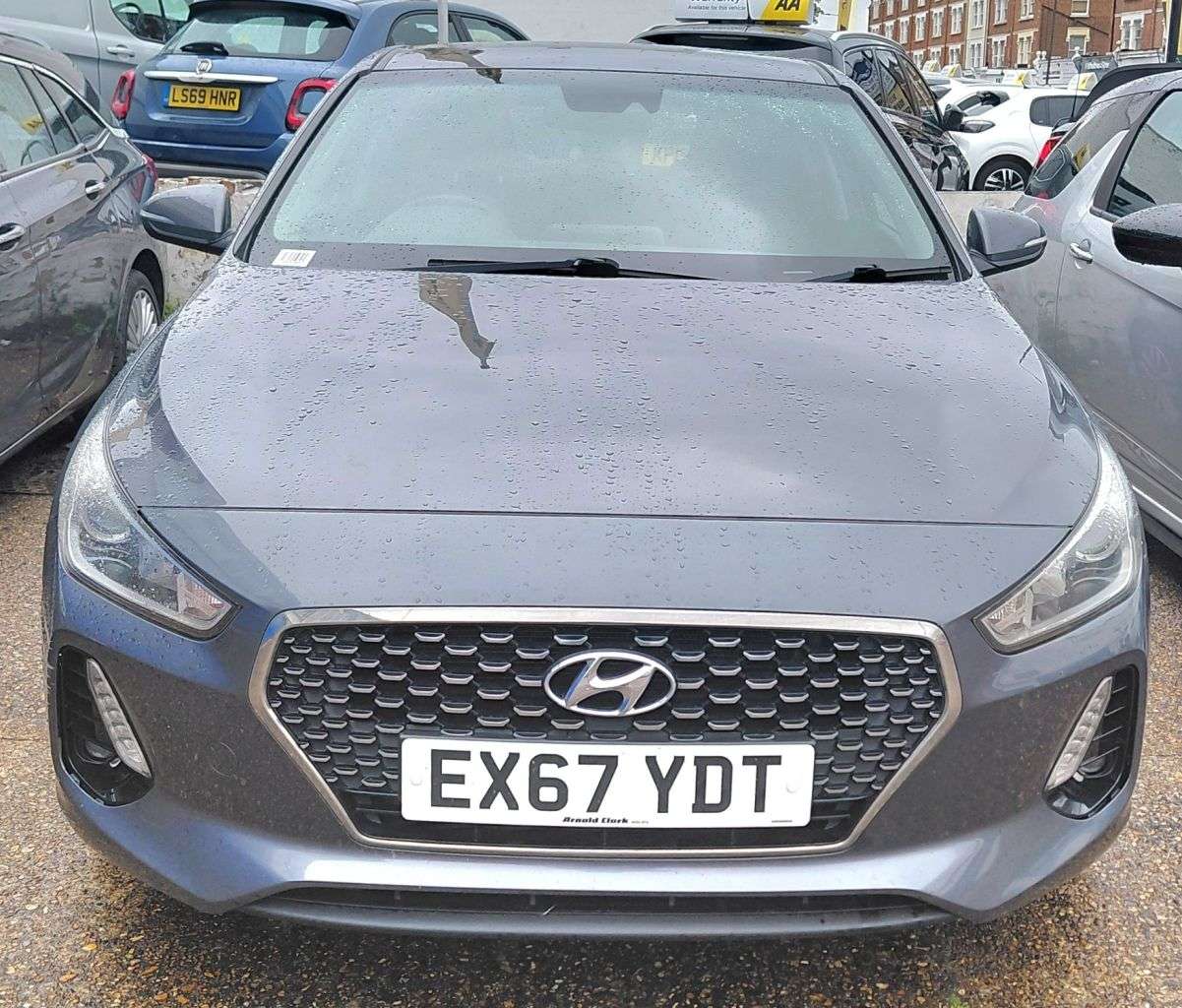A 2017 HYUNDAI I30 1.0 T-GDi Blue Drive SE Nav Hatchback 5dr Petrol Manual Euro 6 (s/s) (120 p A 2017 HYUNDAI I30 1.0 T-GDi Blue Drive SE Nav Hatchback 5dr Petrol Manual Euro 6 (s/s) (120 p