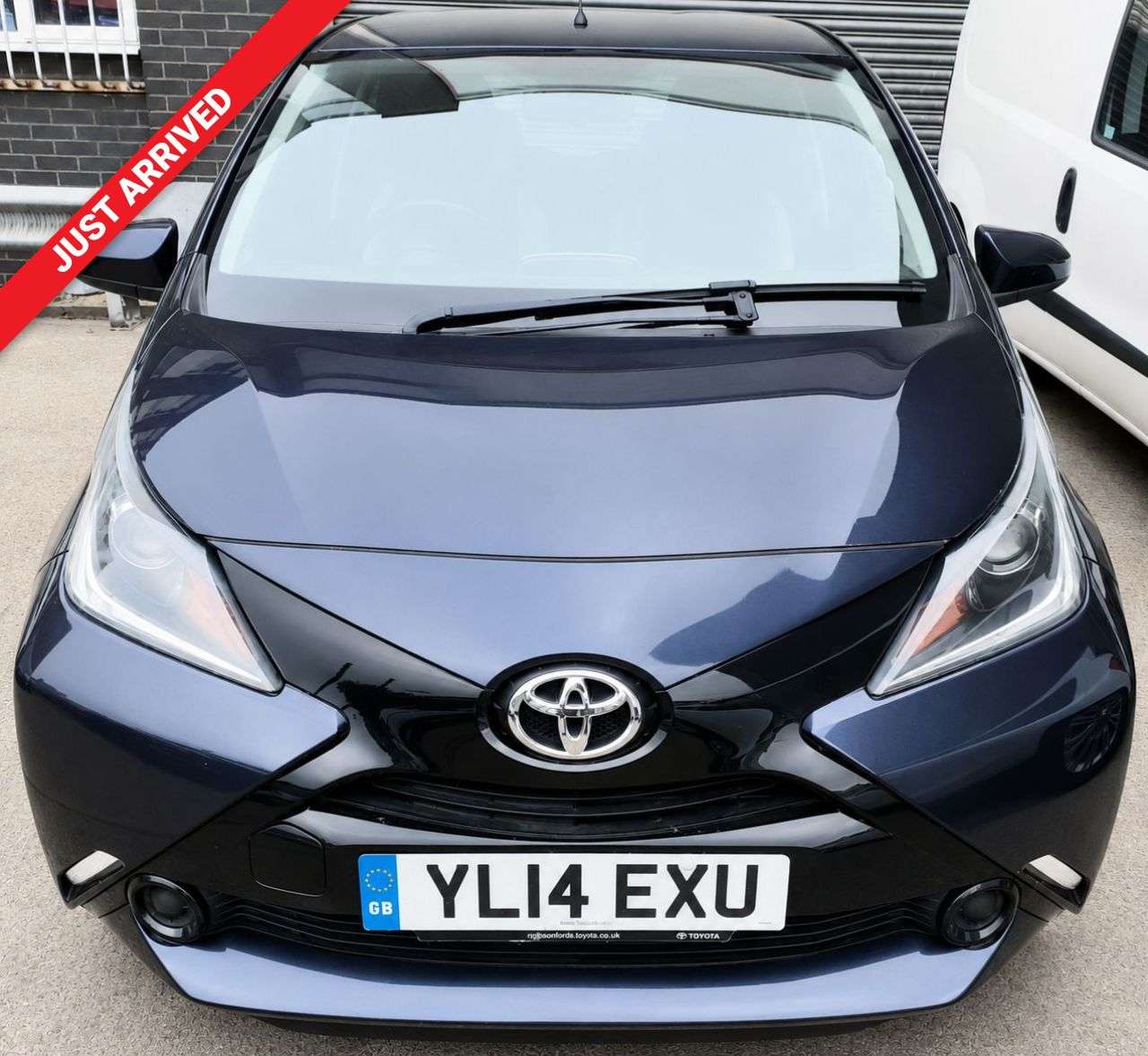 A 2014 TOYOTA AYGO 1.0 VVT-i x-play Hatchback 5dr Petrol Manual Euro 5 Euro 5 (68 ps) MOT 03.0 A 2014 TOYOTA AYGO 1.0 VVT-i x-play Hatchback 5dr Petrol Manual Euro 5 Euro 5 (68 ps) MOT 03.0