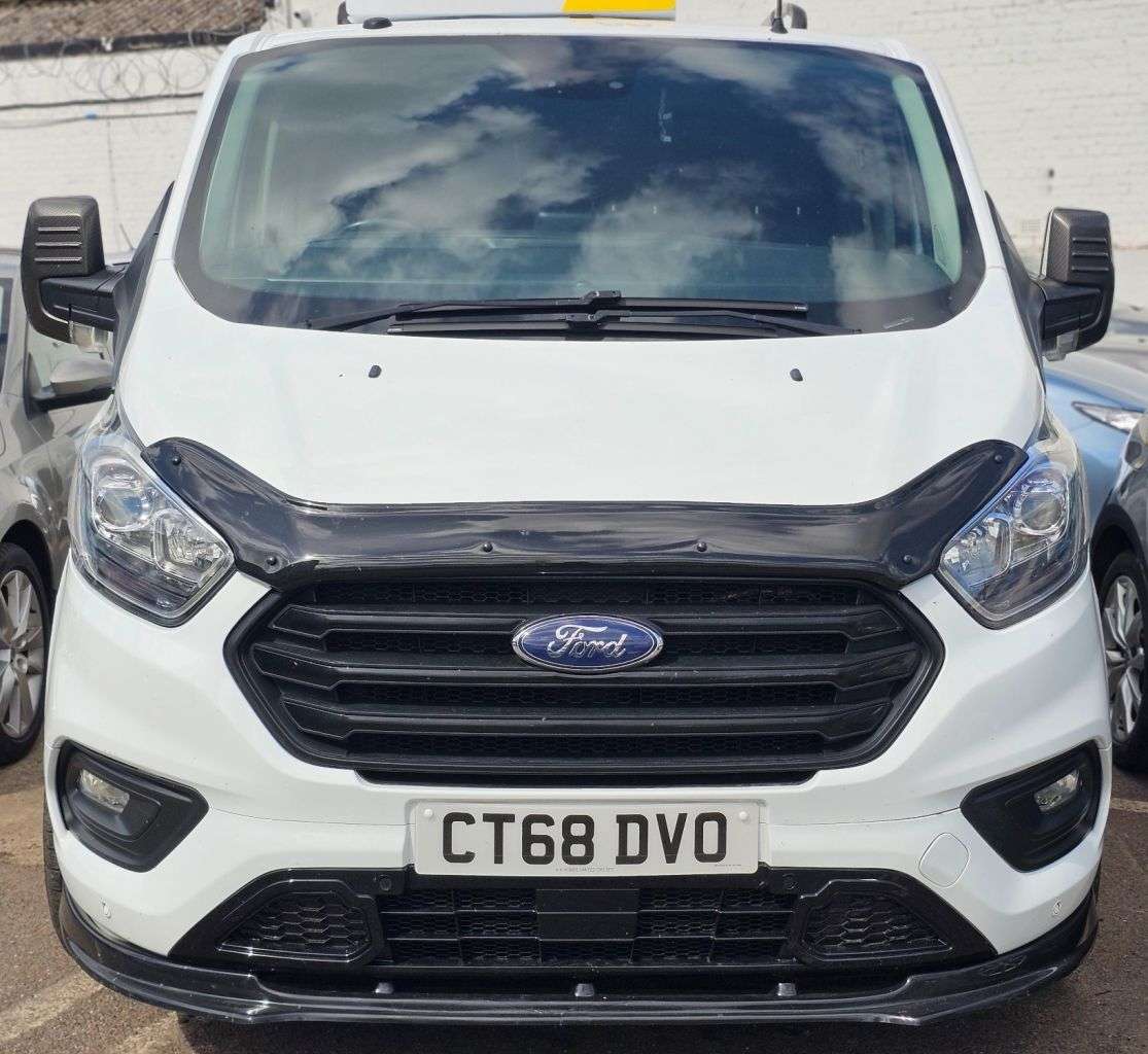 A 2019 FORD TRANSIT CUSTOM AUTOMATIC 2.0 320 EcoBlue Limited Crew Van Double Cab 5dr Diesel Auto L2 H1 A 2019 FORD TRANSIT CUSTOM AUTOMATIC 2.0 320 EcoBlue Limited Crew Van Double Cab 5dr Diesel Auto L2 H1