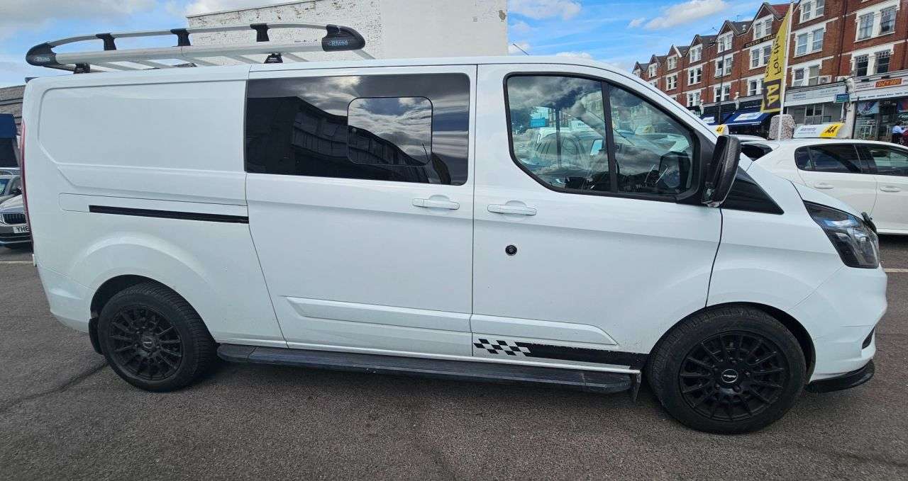 A 2019 FORD TRANSIT CUSTOM AUTOMATIC 2.0 320 EcoBlue Limited Crew Van Double Cab 5dr Diesel Auto L2 H1 A 2019 FORD TRANSIT CUSTOM AUTOMATIC 2.0 320 EcoBlue Limited Crew Van Double Cab 5dr Diesel Auto L2 H1