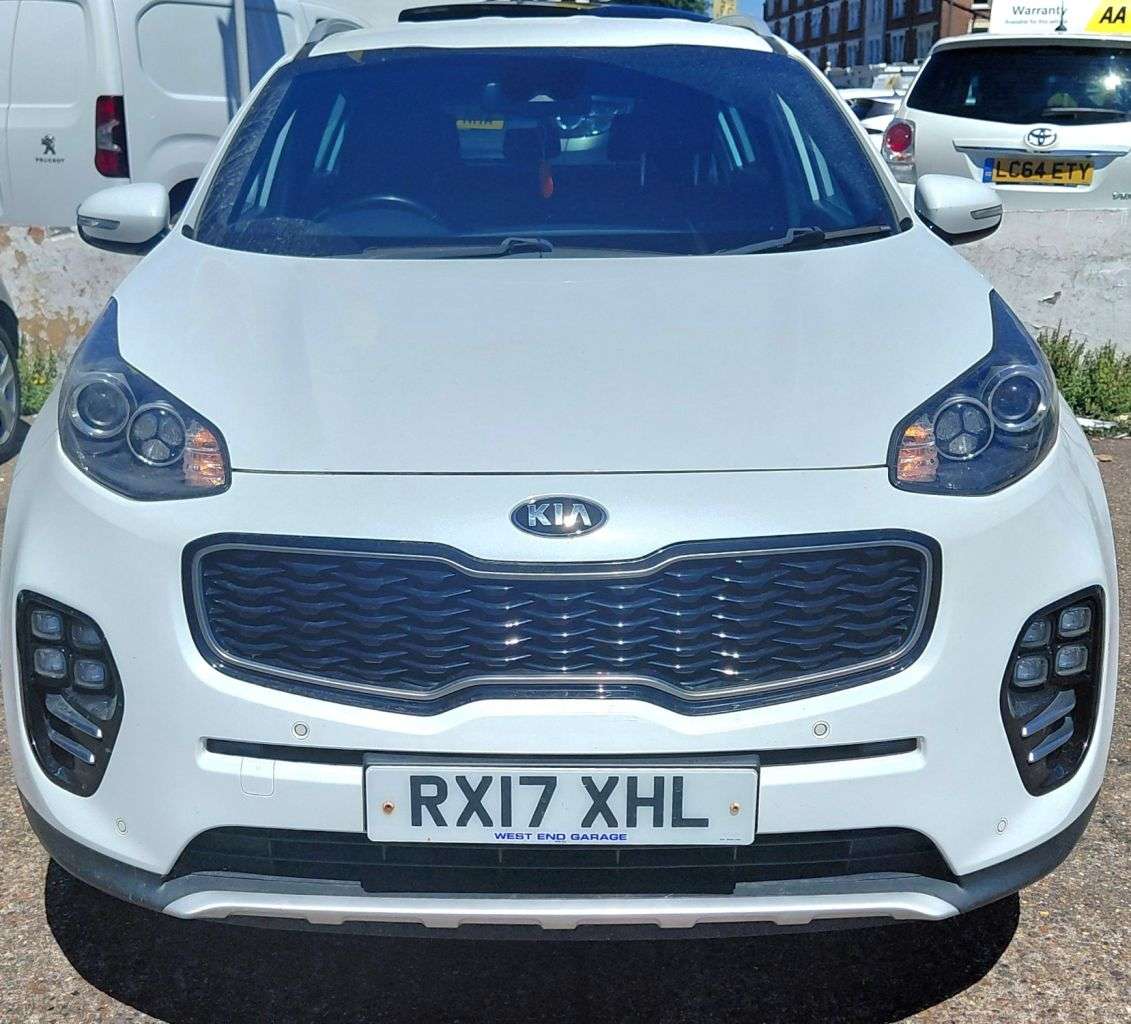 A 2017 KIA SPORTAGE 1.6 AUTOMATIC T-GDi GT-Line SUV 5dr Petrol DCT AWD Euro 6 (174 bhp) HALF LE A 2017 KIA SPORTAGE 1.6 AUTOMATIC T-GDi GT-Line SUV 5dr Petrol DCT AWD Euro 6 (174 bhp) HALF LE