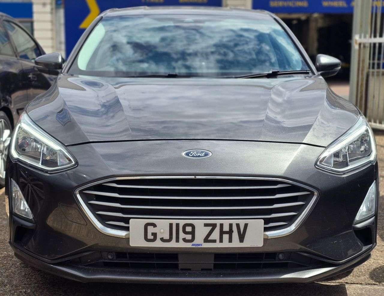 A 2019 FORD FOCUS 1.0T EcoBoost Zetec Hatchback 5dr Petrol Manual Euro 6 (s/s) (125 ps) SAT/N A 2019 FORD FOCUS 1.0T EcoBoost Zetec Hatchback 5dr Petrol Manual Euro 6 (s/s) (125 ps) SAT/N