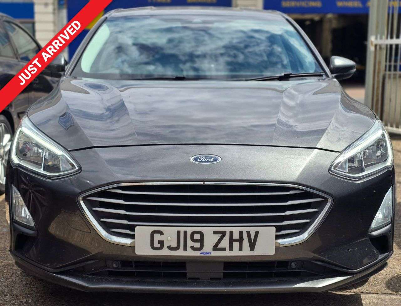 A 2019 FORD FOCUS 1.0T EcoBoost Zetec Hatchback 5dr Petrol Manual Euro 6 (s/s) (125 ps) SAT/N A 2019 FORD FOCUS 1.0T EcoBoost Zetec Hatchback 5dr Petrol Manual Euro 6 (s/s) (125 ps) SAT/N