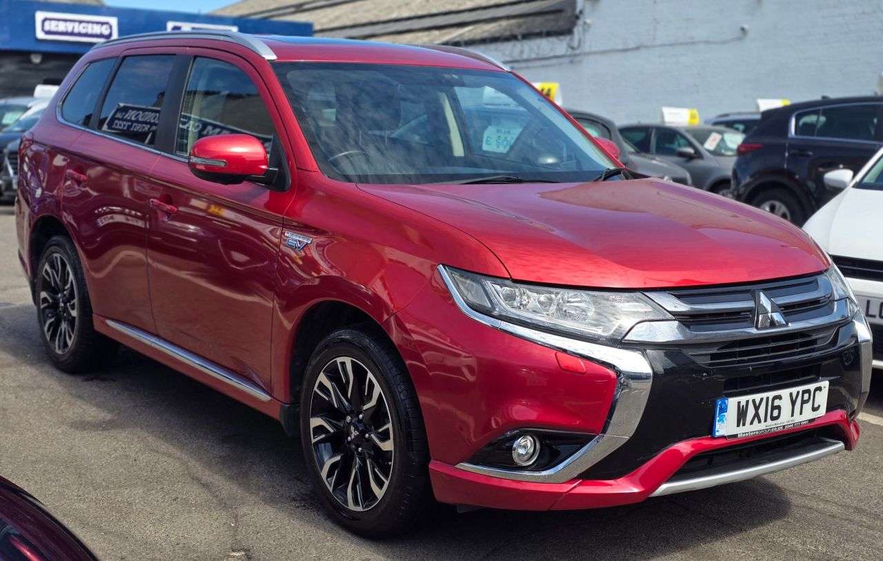 A 2016 MITSUBISHI OUTLANDER AUTOMATIC 2.0h 12kWh GX4h SUV 5dr Petrol Plug-in Hybrid CVT 4WD Euro 6 (s/s A 2016 MITSUBISHI OUTLANDER AUTOMATIC 2.0h 12kWh GX4h SUV 5dr Petrol Plug-in Hybrid CVT 4WD Euro 6 (s/s
