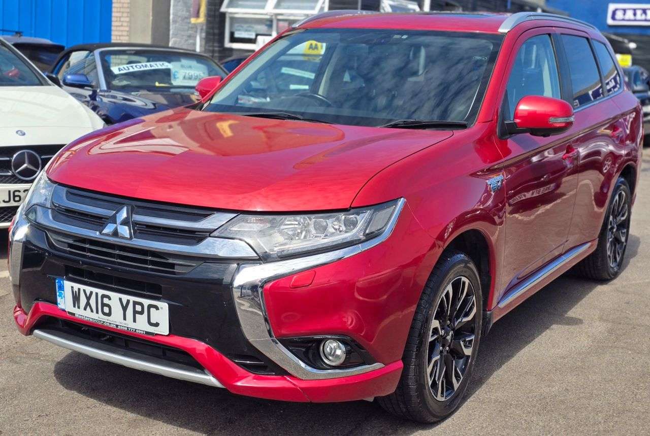 A 2016 MITSUBISHI OUTLANDER AUTOMATIC 2.0h 12kWh GX4h SUV 5dr Petrol Plug-in Hybrid CVT 4WD Euro 6 (s/s A 2016 MITSUBISHI OUTLANDER AUTOMATIC 2.0h 12kWh GX4h SUV 5dr Petrol Plug-in Hybrid CVT 4WD Euro 6 (s/s