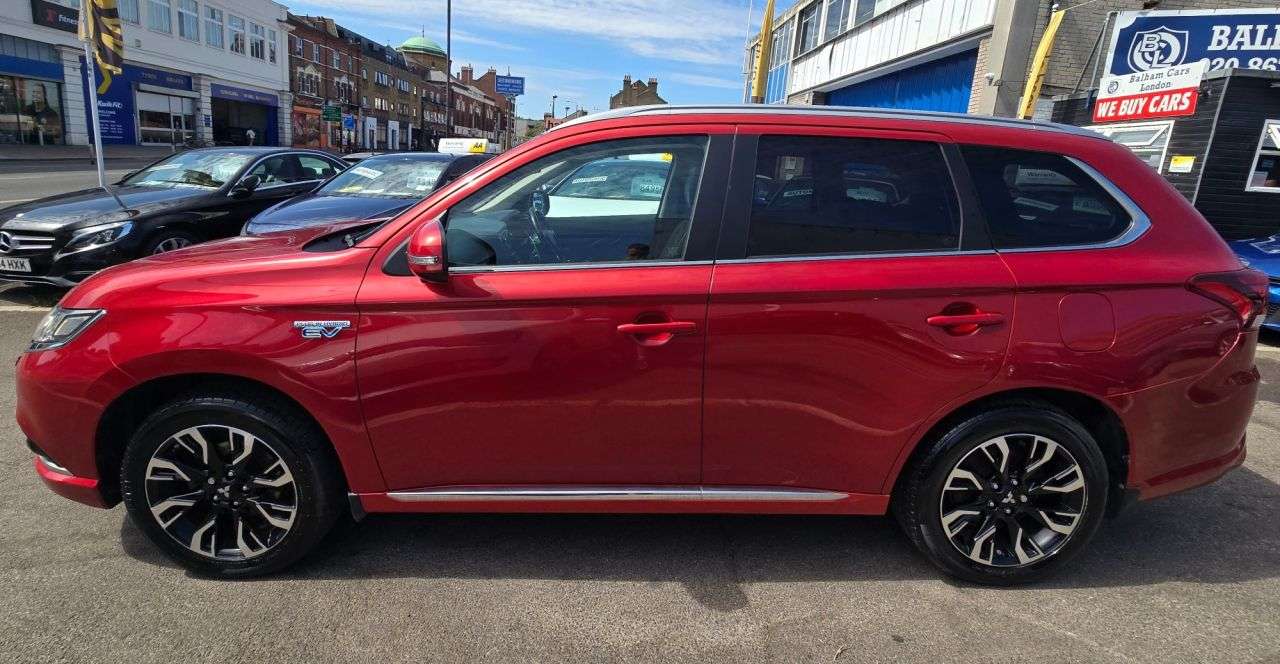 A 2016 MITSUBISHI OUTLANDER AUTOMATIC 2.0h 12kWh GX4h SUV 5dr Petrol Plug-in Hybrid CVT 4WD Euro 6 (s/s A 2016 MITSUBISHI OUTLANDER AUTOMATIC 2.0h 12kWh GX4h SUV 5dr Petrol Plug-in Hybrid CVT 4WD Euro 6 (s/s
