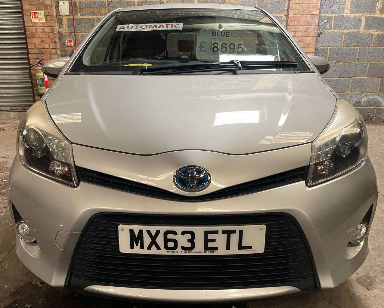 A 2013 TOYOTA YARIS 1.5 VVT-h T Spirit Hatchback 5dr Petrol Hybrid CVT Euro 5 (101 ps) REVERSE A 2013 TOYOTA YARIS 1.5 VVT-h T Spirit Hatchback 5dr Petrol Hybrid CVT Euro 5 (101 ps) REVERSE