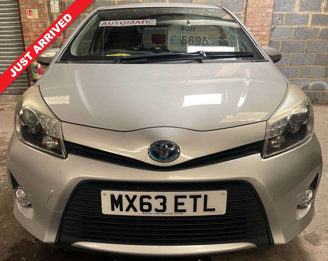 A 2013 TOYOTA YARIS 1.5 VVT-h T Spirit Hatchback 5dr Petrol Hybrid CVT Euro 5 (101 ps) REVERSE A 2013 TOYOTA YARIS 1.5 VVT-h T Spirit Hatchback 5dr Petrol Hybrid CVT Euro 5 (101 ps) REVERSE