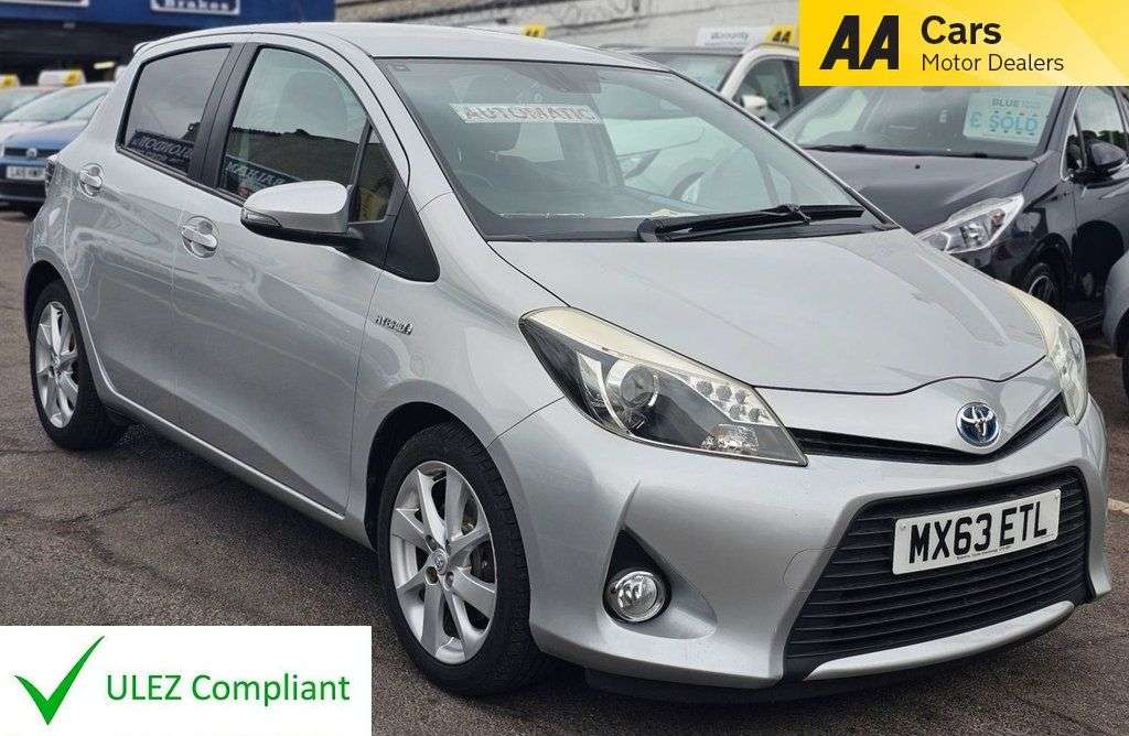 A 2013 TOYOTA YARIS 1.5 VVT-h T Spirit Hatchback 5dr Petrol Hybrid CVT Euro 5 (101 ps) REVERSE A 2013 TOYOTA YARIS 1.5 VVT-h T Spirit Hatchback 5dr Petrol Hybrid CVT Euro 5 (101 ps) REVERSE