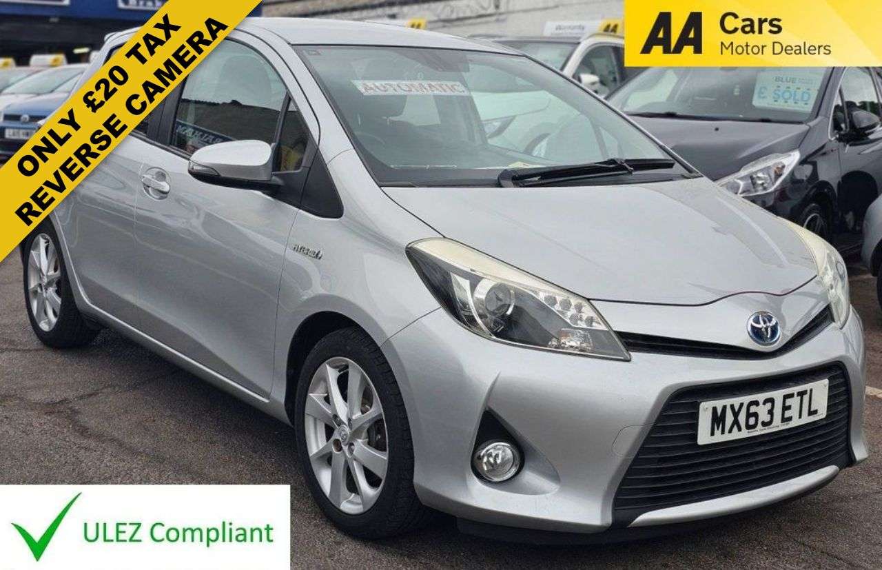 A 2013 TOYOTA YARIS 1.5 VVT-h T Spirit Hatchback 5dr Petrol Hybrid CVT Euro 5 (101 ps) REVERSE A 2013 TOYOTA YARIS 1.5 VVT-h T Spirit Hatchback 5dr Petrol Hybrid CVT Euro 5 (101 ps) REVERSE