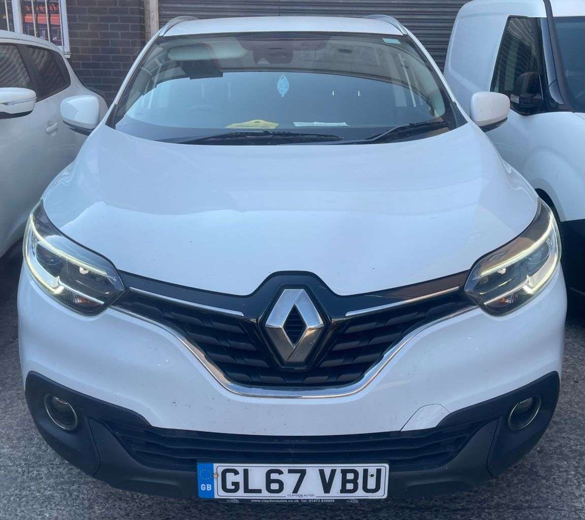 A 2017 RENAULT KADJAR 1.2 TCe Dynamique Nav SUV 5dr Petrol Manual Euro 6 (s/s) (130 ps) FULL SERV A 2017 RENAULT KADJAR 1.2 TCe Dynamique Nav SUV 5dr Petrol Manual Euro 6 (s/s) (130 ps) FULL SERV