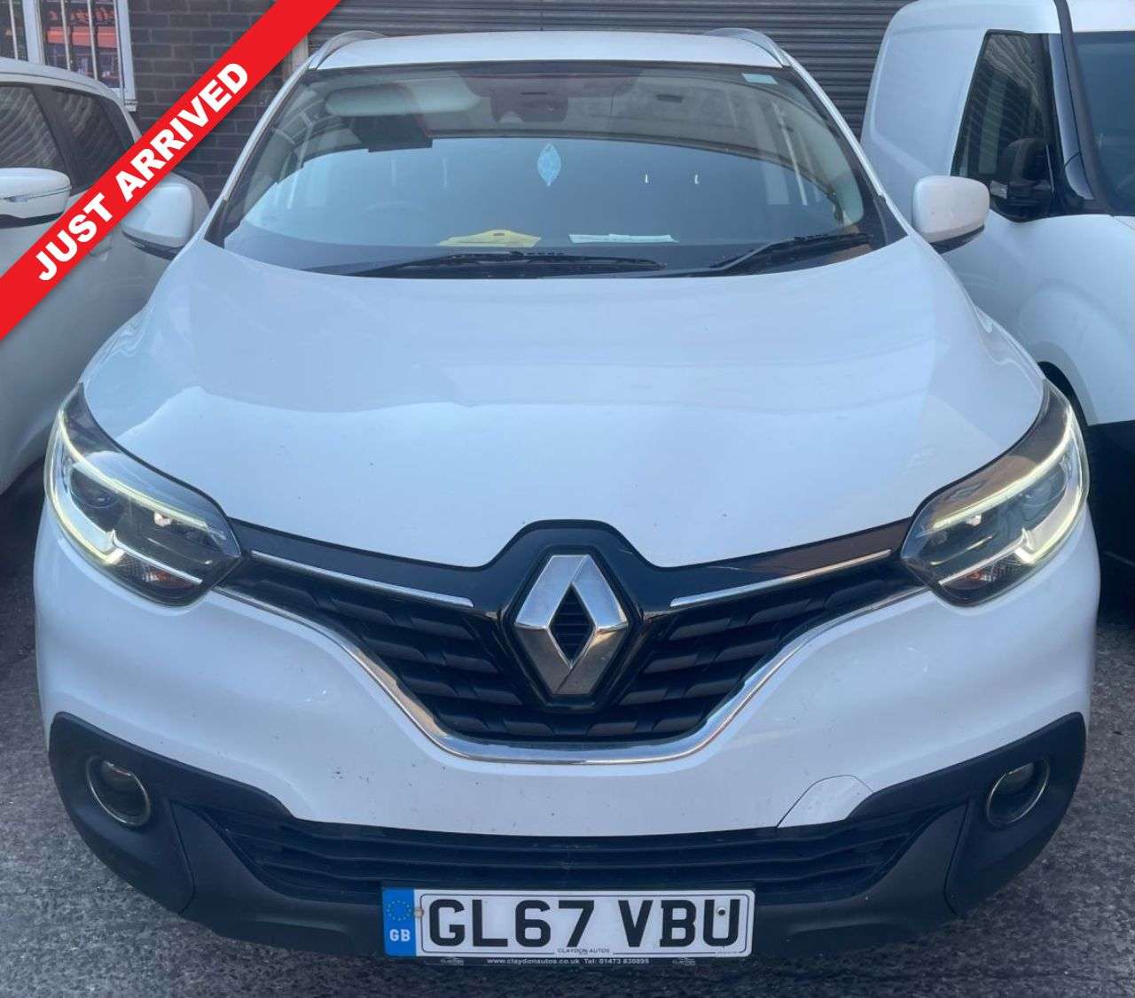 A 2017 RENAULT KADJAR 1.2 TCe Dynamique Nav SUV 5dr Petrol Manual Euro 6 (s/s) (130 ps) FULL SERV A 2017 RENAULT KADJAR 1.2 TCe Dynamique Nav SUV 5dr Petrol Manual Euro 6 (s/s) (130 ps) FULL SERV