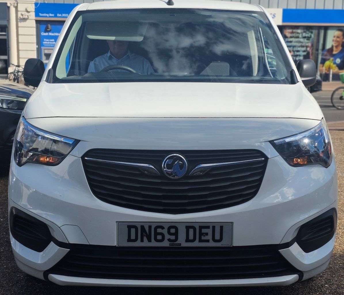 A 2019 VAUXHALL COMBO 1.5 Turbo D 2000 Sportive Panel Van 4dr Diesel Manual L1 H1 Euro 6 (s/s) (7 A 2019 VAUXHALL COMBO 1.5 Turbo D 2000 Sportive Panel Van 4dr Diesel Manual L1 H1 Euro 6 (s/s) (7