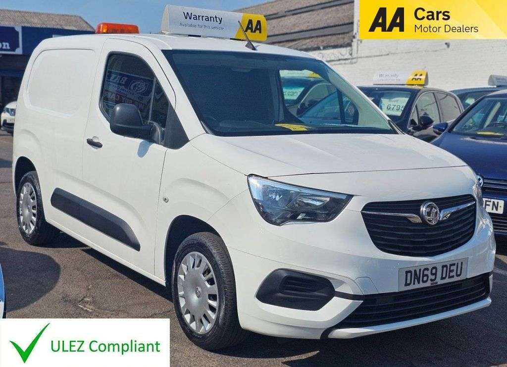 A 2019 VAUXHALL COMBO 1.5 Turbo D 2000 Sportive Panel Van 4dr Diesel Manual L1 H1 Euro 6 (s/s) (7 A 2019 VAUXHALL COMBO 1.5 Turbo D 2000 Sportive Panel Van 4dr Diesel Manual L1 H1 Euro 6 (s/s) (7